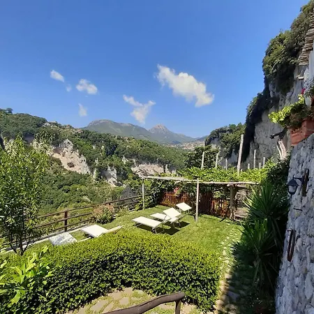 Alloggio per agriturismo Orrido Di Pino